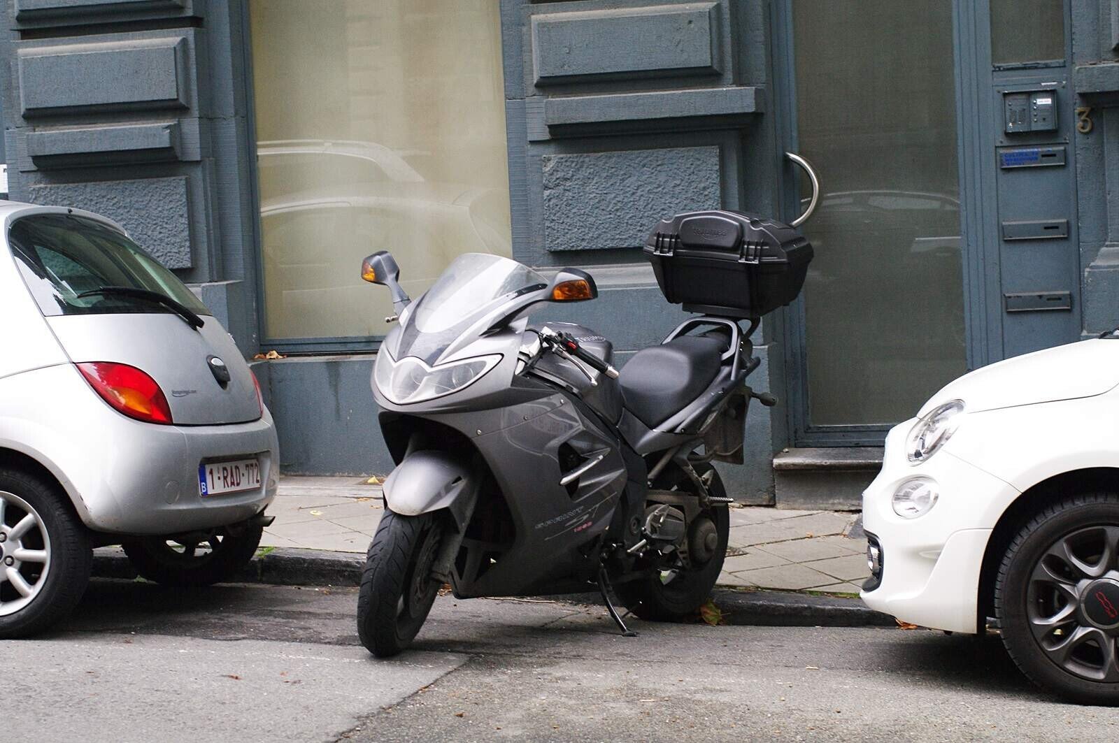 Taner Çağlar Anlatıyor: Motosiklet Nasıl Park Edilir?